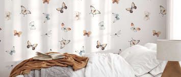 La-danse-delicate-des-papillons-et-des-libellules-animaux-papiers-peints-a-motifs-demur